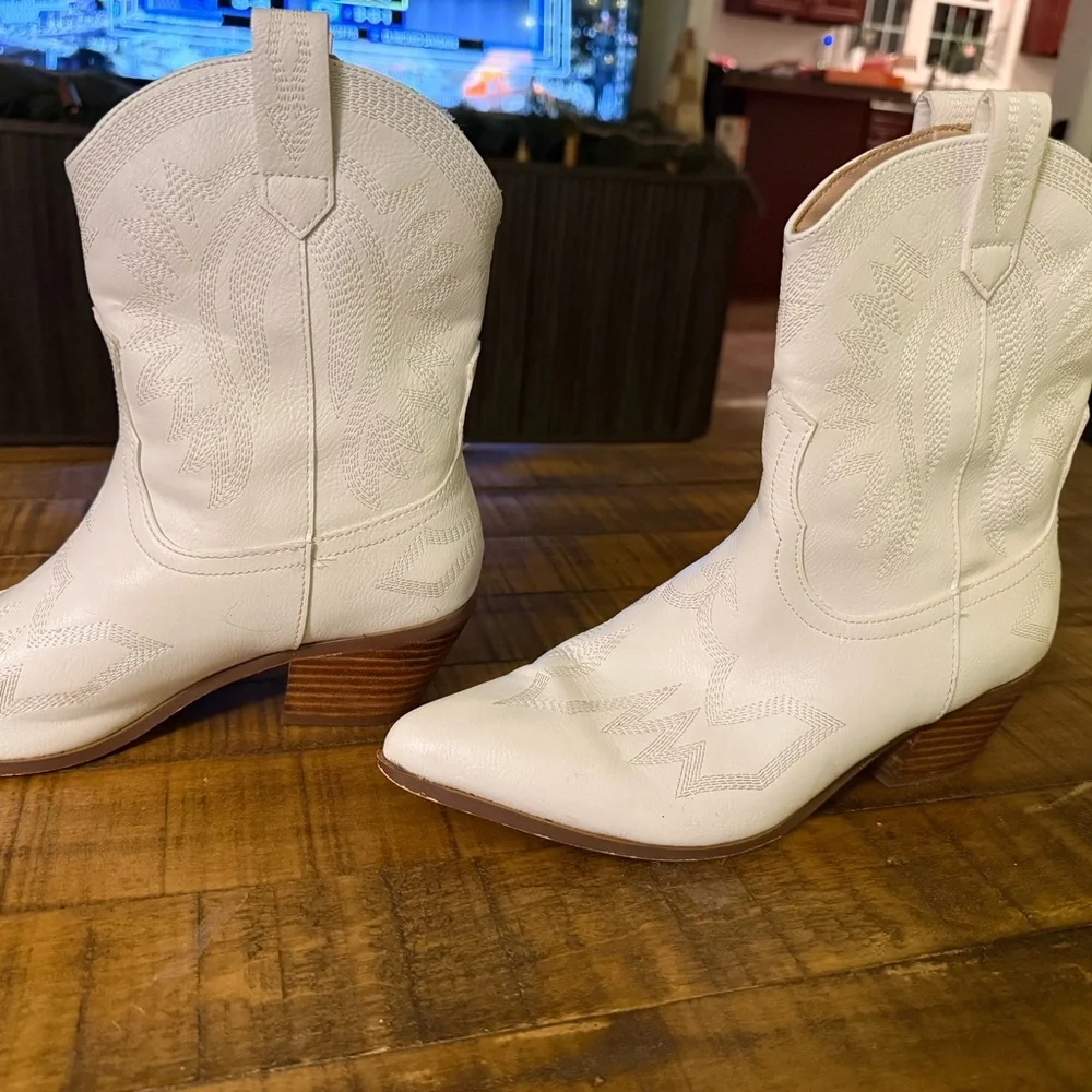 White Western Cowgirl Boots - Picture 2 of 9